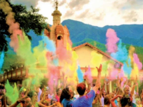 Festival das Cores foi sucesso na Fazenda Nova Gokula em