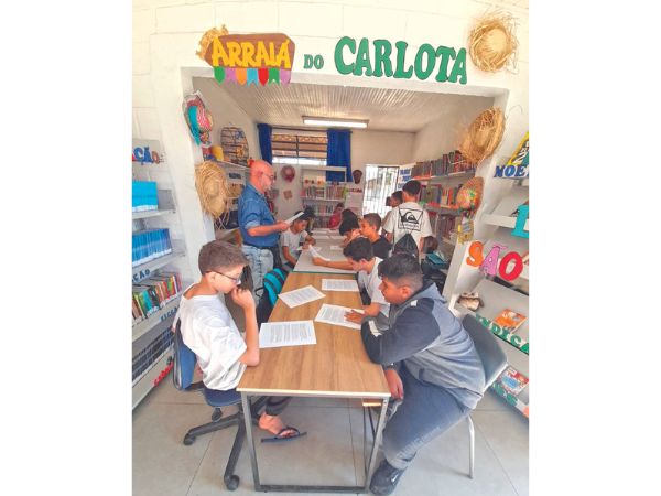 Estudantes da Escola Antonia Carlota participam de atividades sobre a língua espanhola