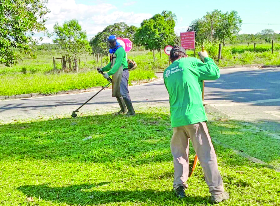 Capina e limpeza geral intensificadas por toda a cidade