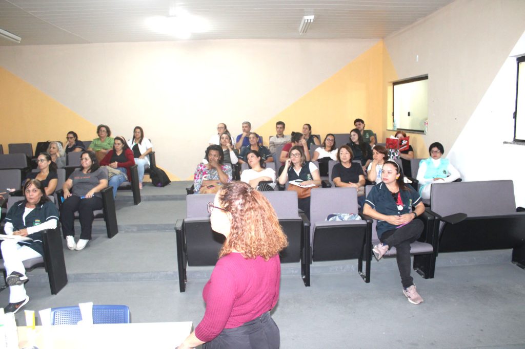 Pinda capacita pais de pacientes infantis e profissionais da enfermagem