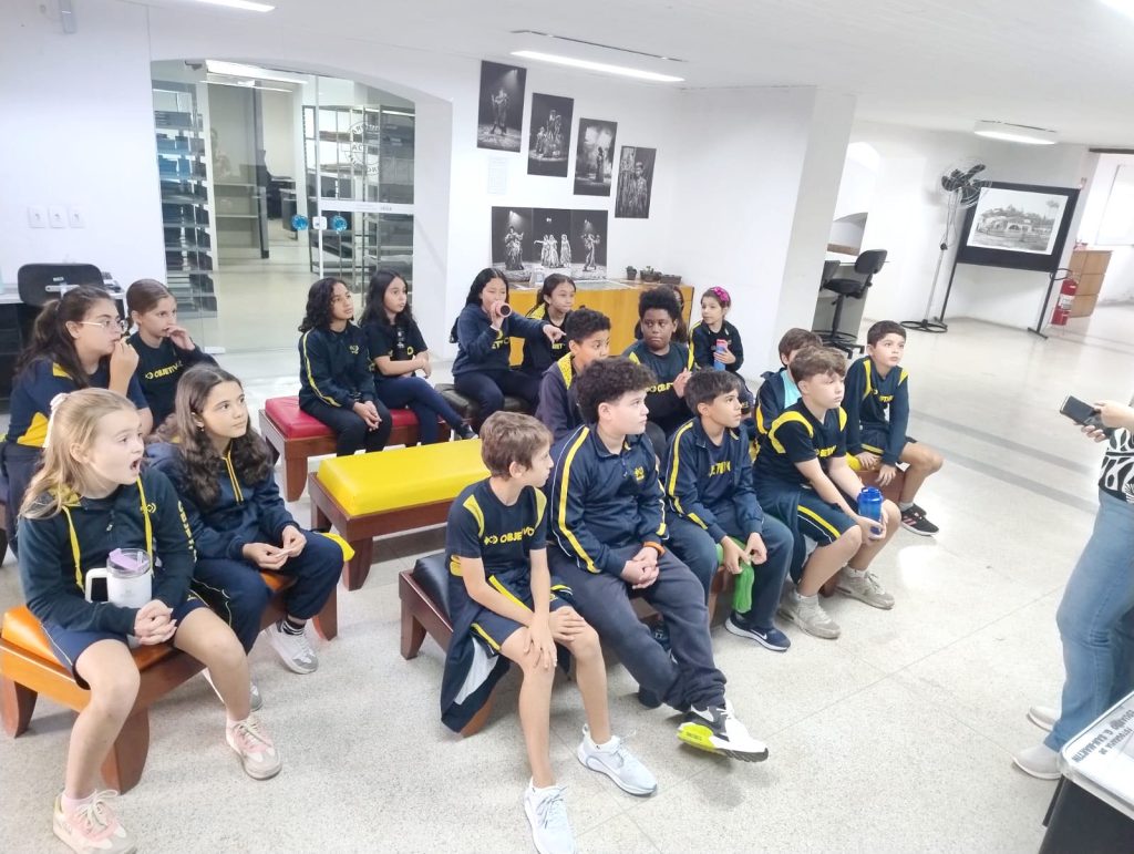 Projeto “Preservando Memórias” leva estudantes do Colégio Objetivo a Fototeca e espaços culturais