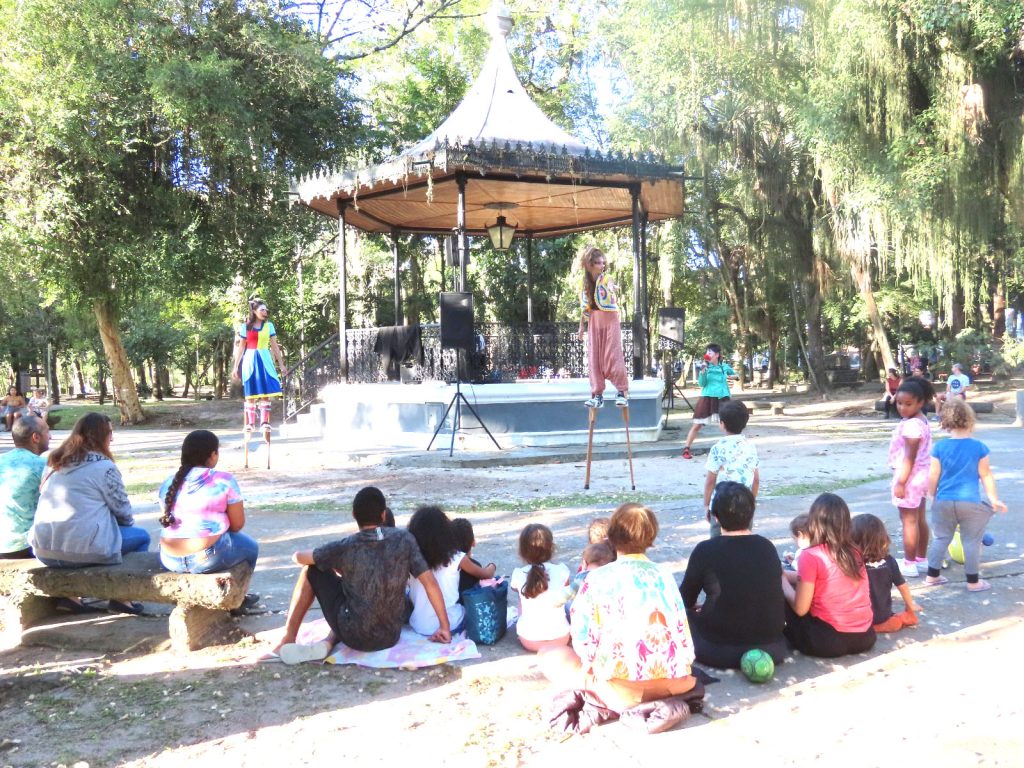 Domingo no Bosque reúne dança, teatro e música no Bosque da Princesa