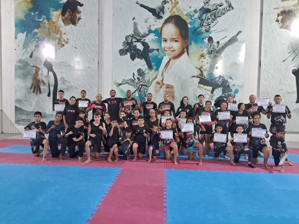Projeto Social Rayane promove cerimônia de troca de graduação em Muay Thai