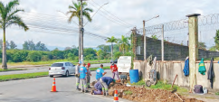 Manutenção de guias e calçadas na Rotatória do Mazzaropi