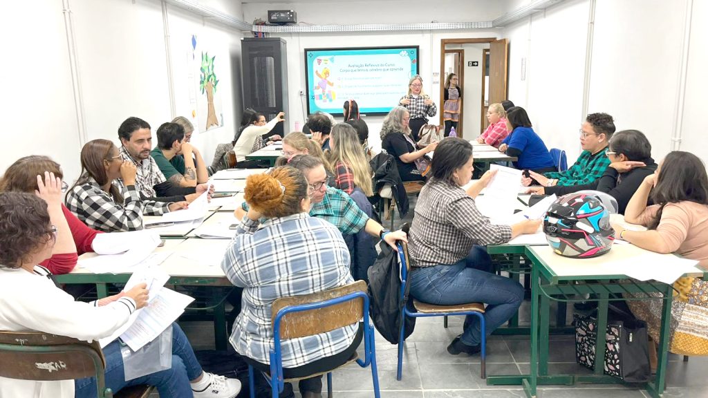 Educação Infantil realiza curso recreativo de aprendizagem brincante
