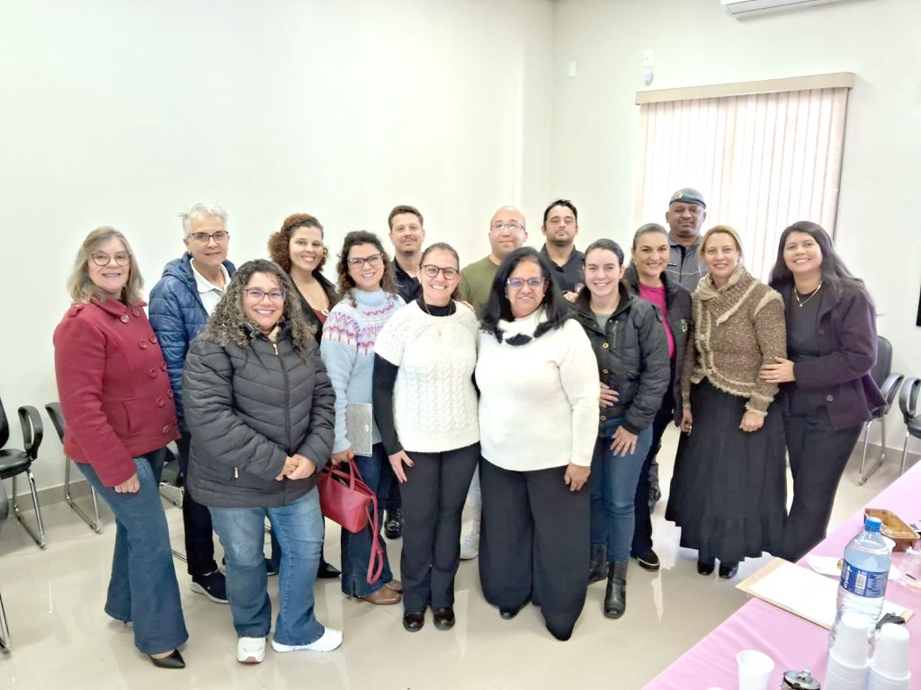 Rede Flor de Lótus realiza reunião mensal para fortalecer o atendimento às mulheres em situação de violência