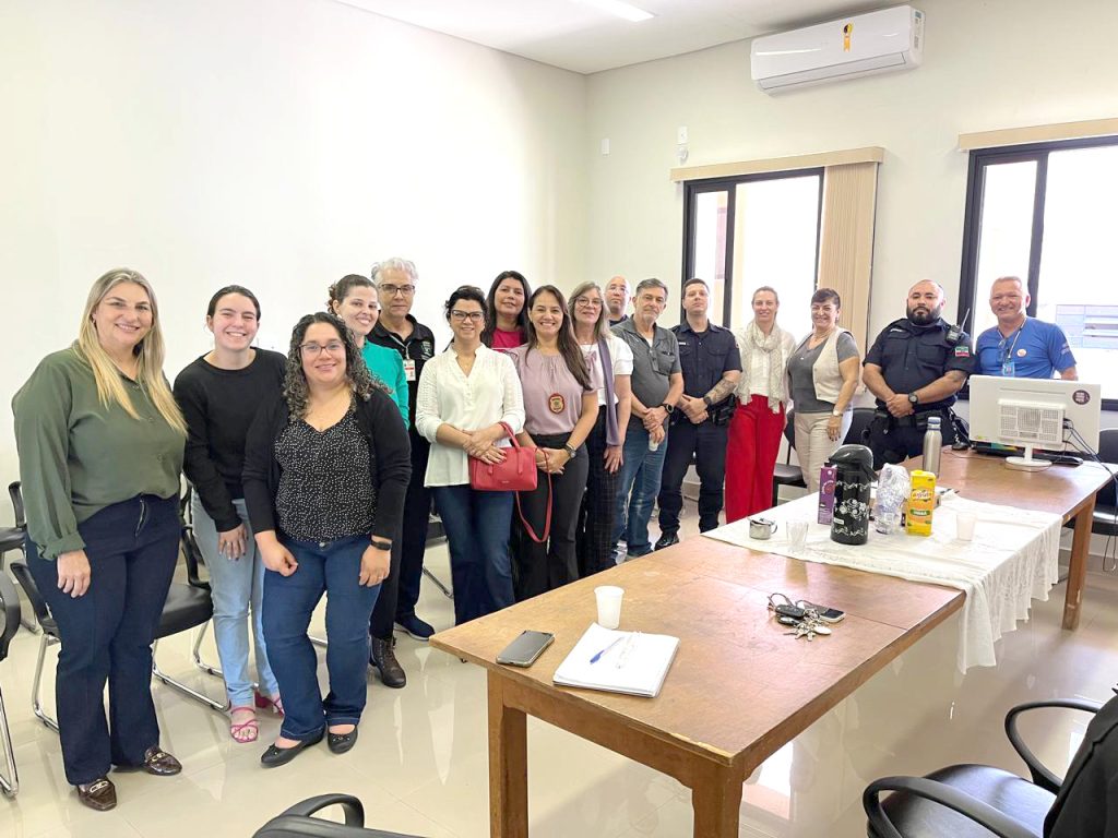 Rede Flor de Lótus discute melhorias no atendimento às mulheres vítimas de violência