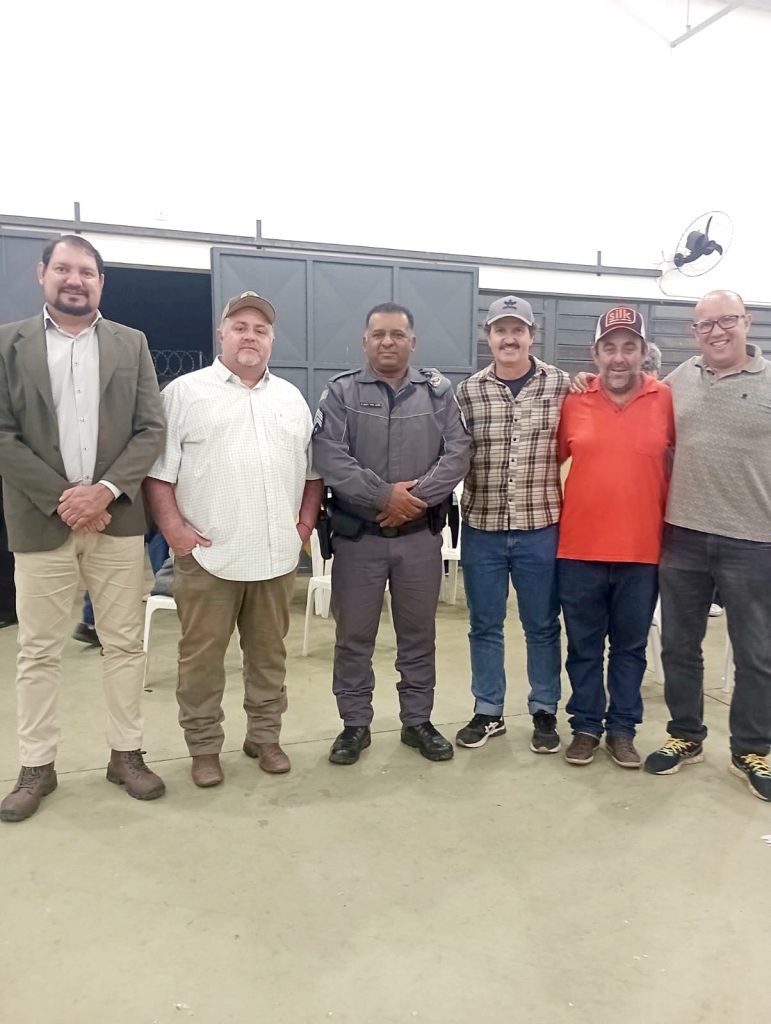 Prefeitura participa de reunião com comunidade do Ribeirão Grande para tratar de segurança e zeladoria