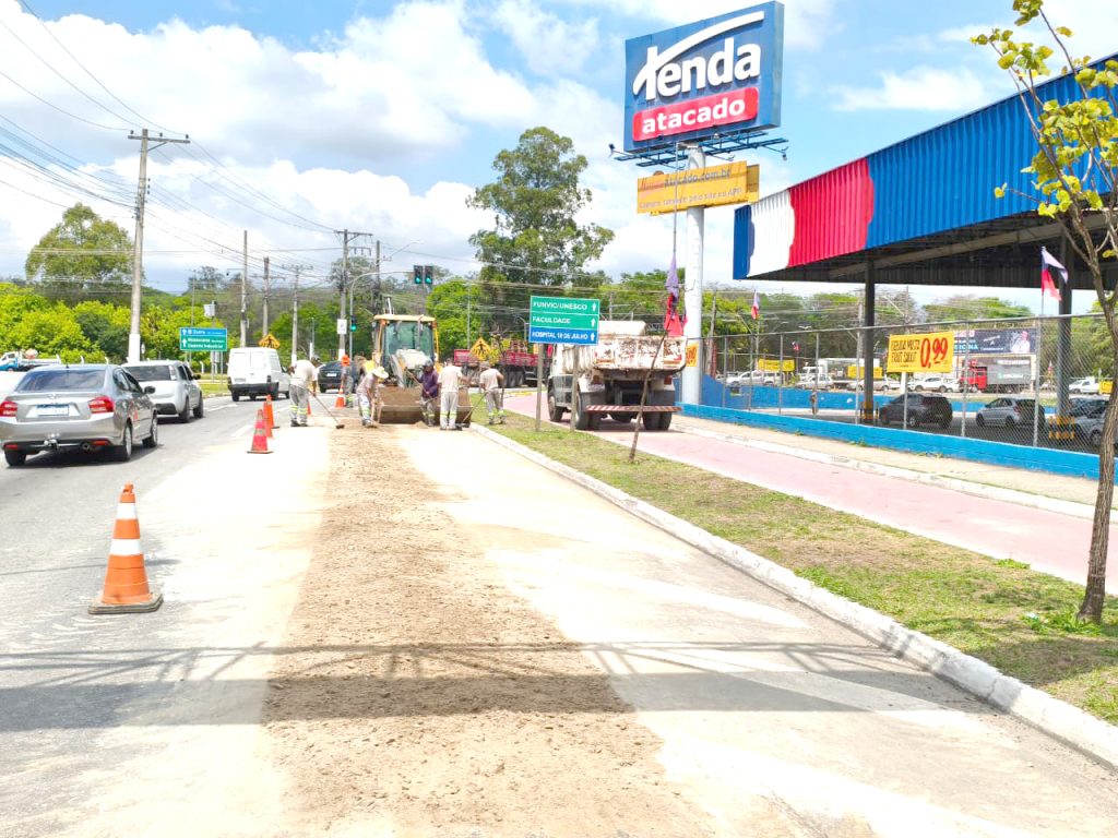 Trecho do anel viário entre Castolira e rotatória do Tenda passa por obras