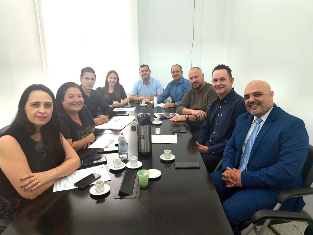 Prefeitura e Câmara discutem fiscalização e transparência do Pinda Rodeio Fest