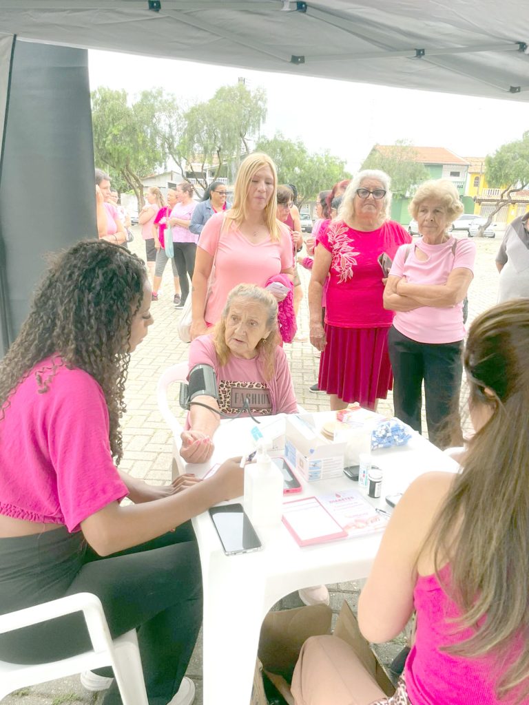 Outubro Rosa mobiliza comunidade em ação realizada pela UPA de Moreira César