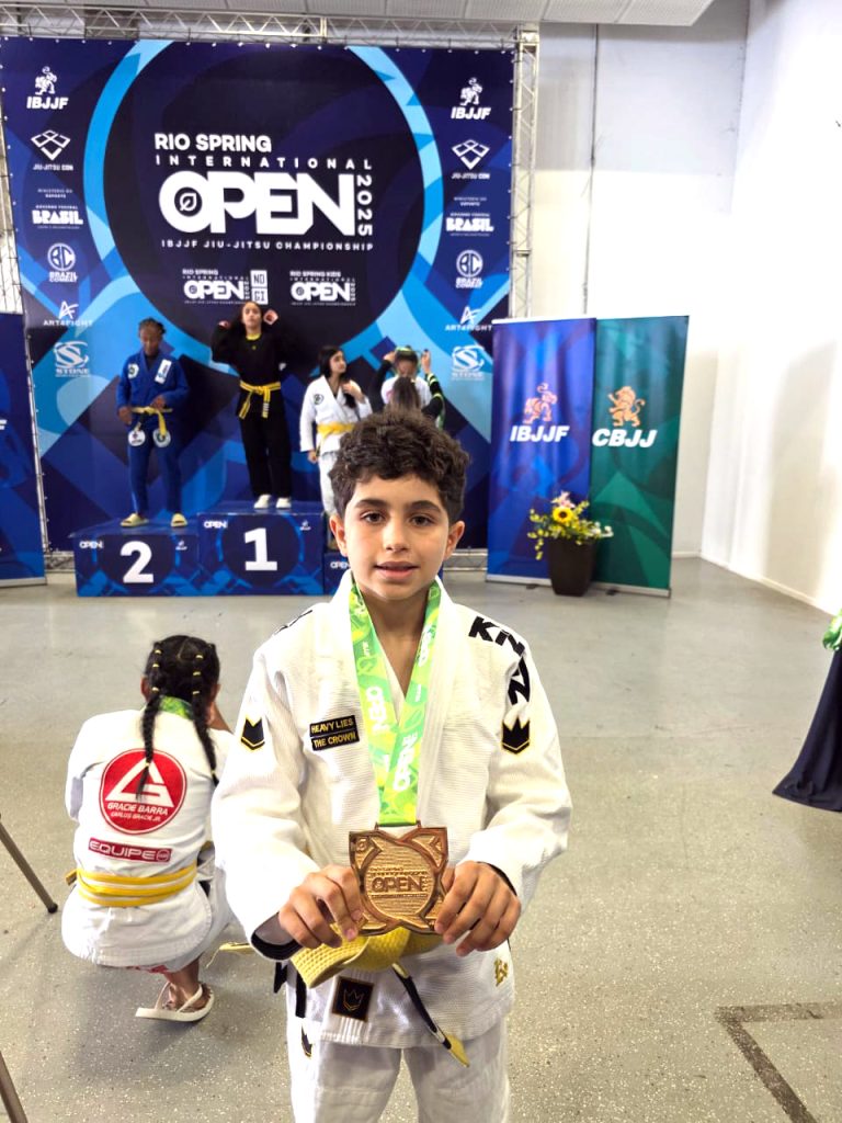 Jovem atleta de Jiu-Jitsu se destaca no Rio e leva o nome de Pinda ao pódio