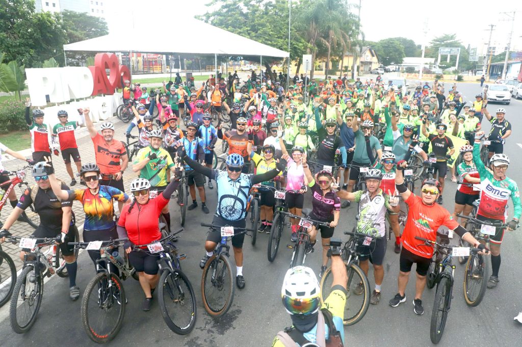 Sindicato comemora Pedal Solidário de Natal e continua arrecadando alimentos
