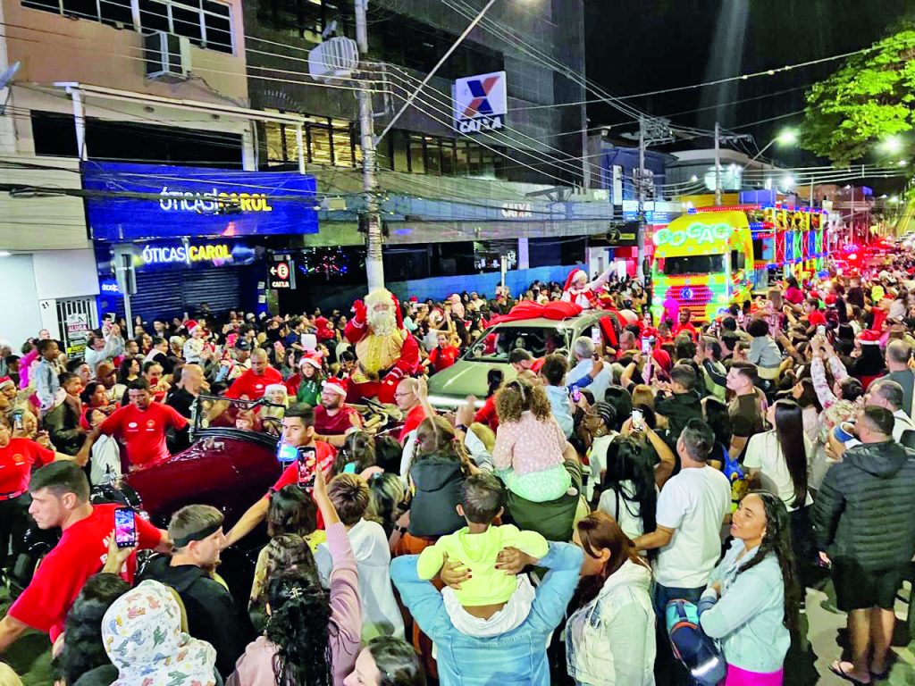 Grande carreata e queima de fogos marcam chegada do Papai Noel a Pinda