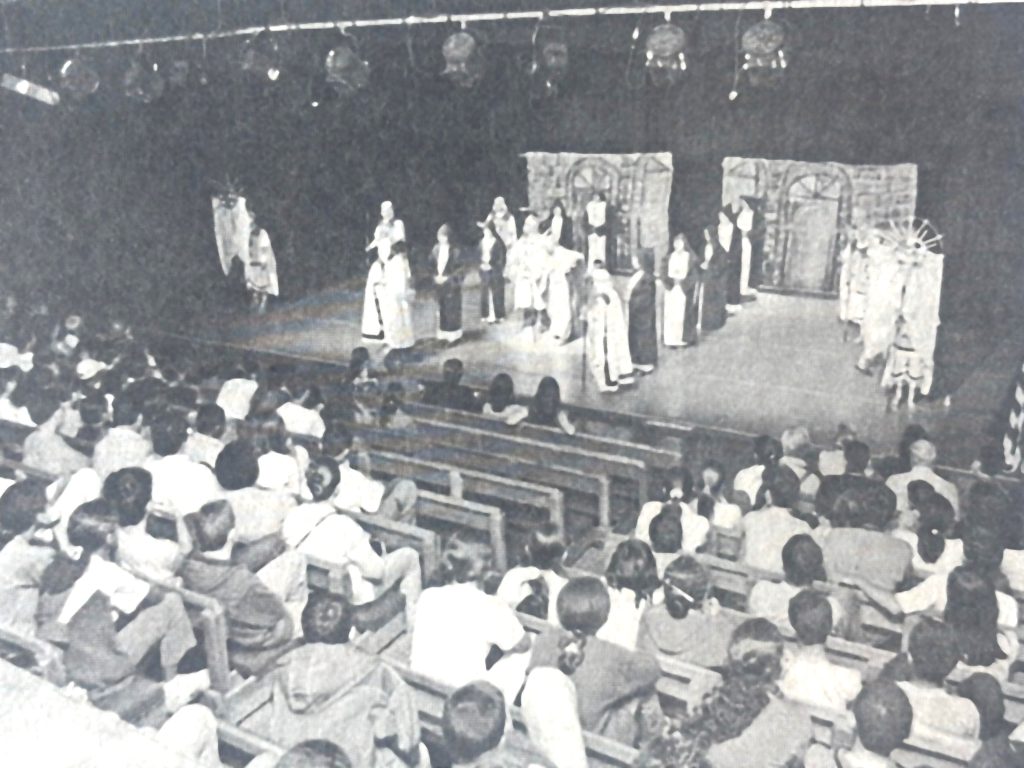 Da redação, há 20 anos: Pindamonhangaba vence II festival de Teatro da Secretaria Estadual