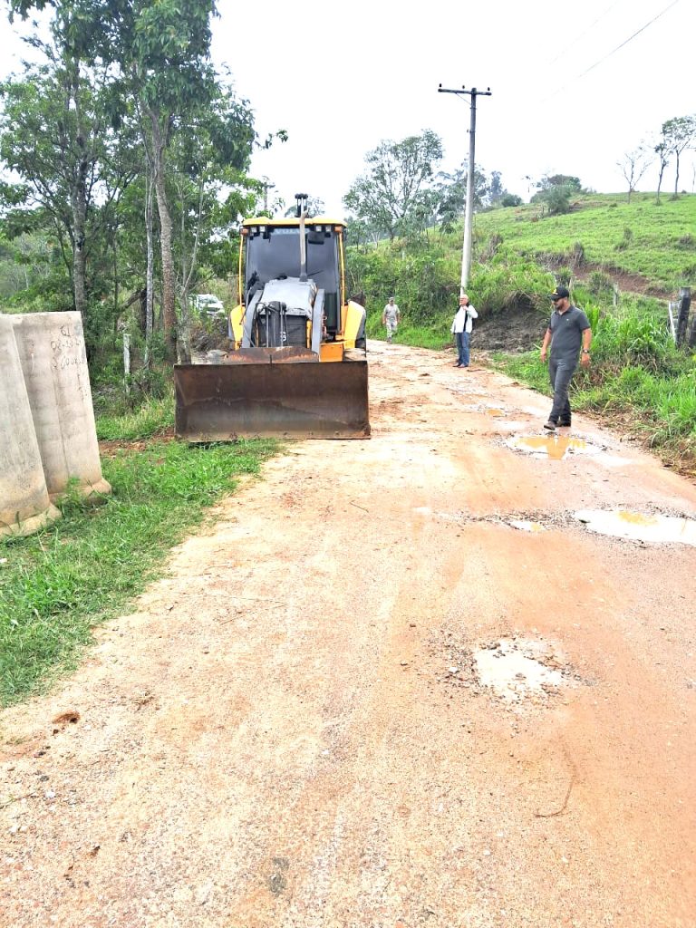Com trabalho constante em estradas rurais, Prefeitura de Pinda garante dignidade às famílias do campo