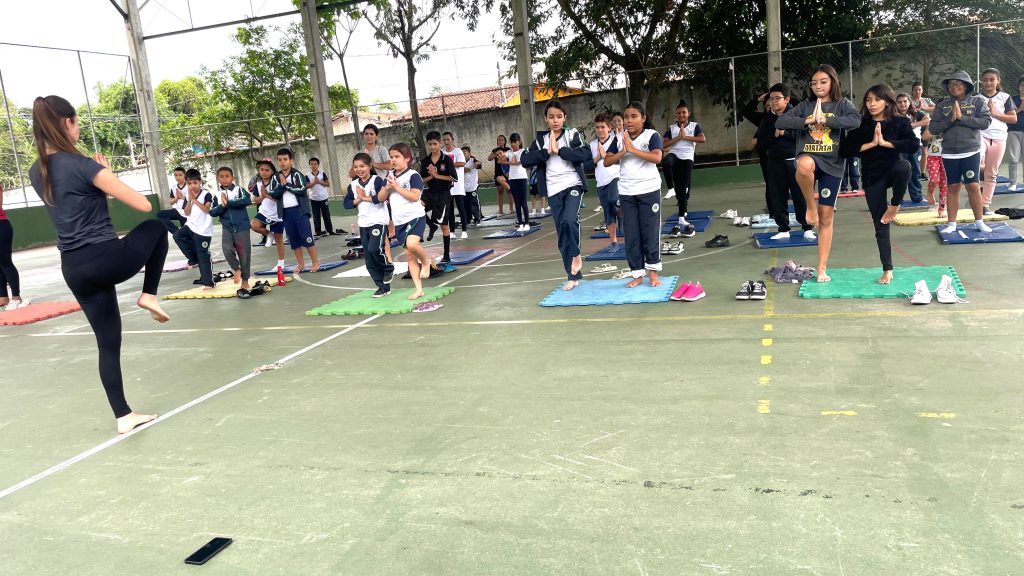 Escola Municipal Joaquim Pereira da Silva promove vivência de Yoga com alunos e familiares