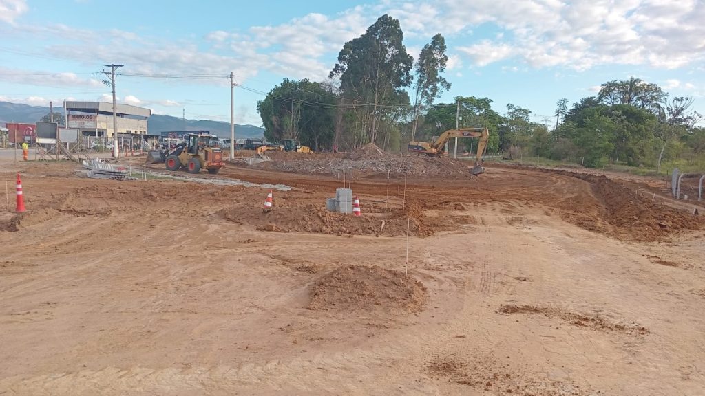 Prefeitura inicia construção da última rotatória da Via Estrutural, na ligação com avenida Buriti