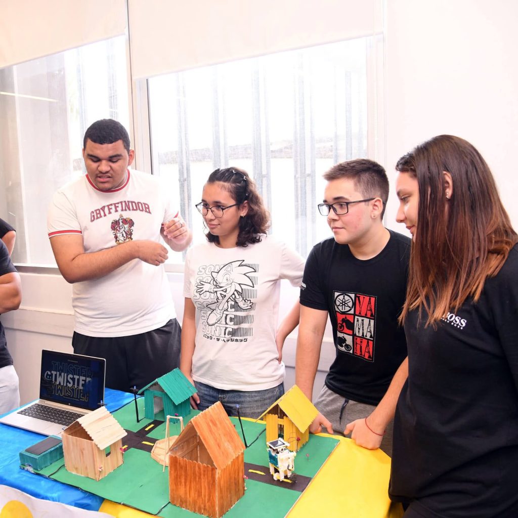 Feira de Projetos do Ensino Médio Técnico do Senac Pindamonhangaba destaca protagonismo juvenil e soluções para transformação social