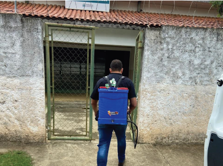 Prefeitura faz dedetização e limpeza nas caixas d’água dos 43 centros comunitários da cidade