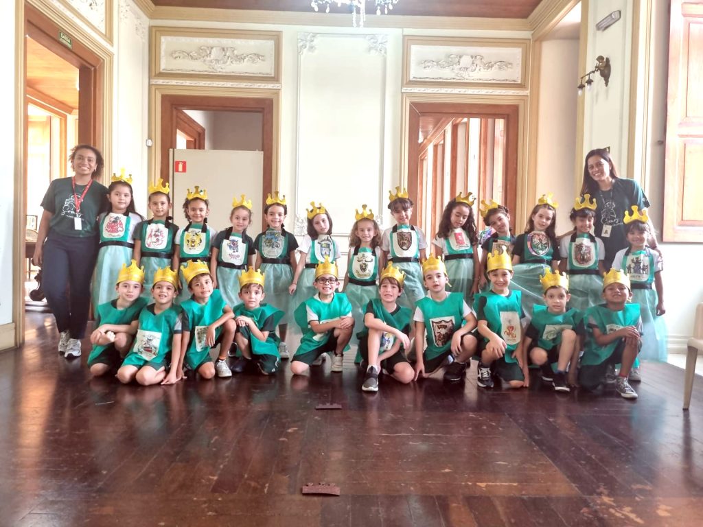 Projeto interdisciplinar leva alunos do Colégio Bom Jesus Externato a uma viagem pela história das moradias