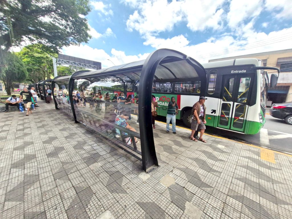 Prefeitura avança na revitalização dos abrigos na Praça Barão Homem de Mello