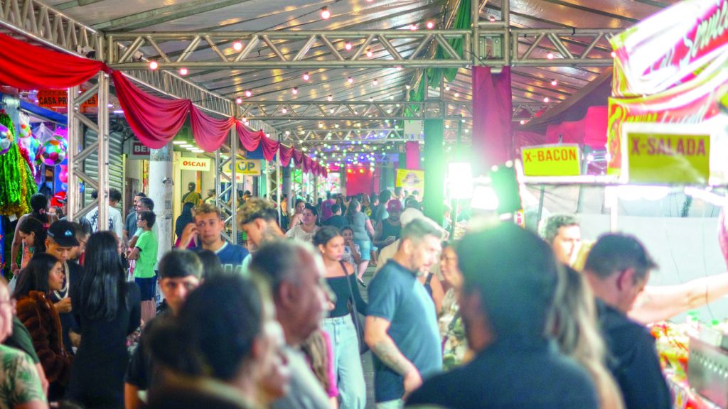 Ambulantes celebram movimento intenso no Natal em Pinda e destacam elogios do público à decoração