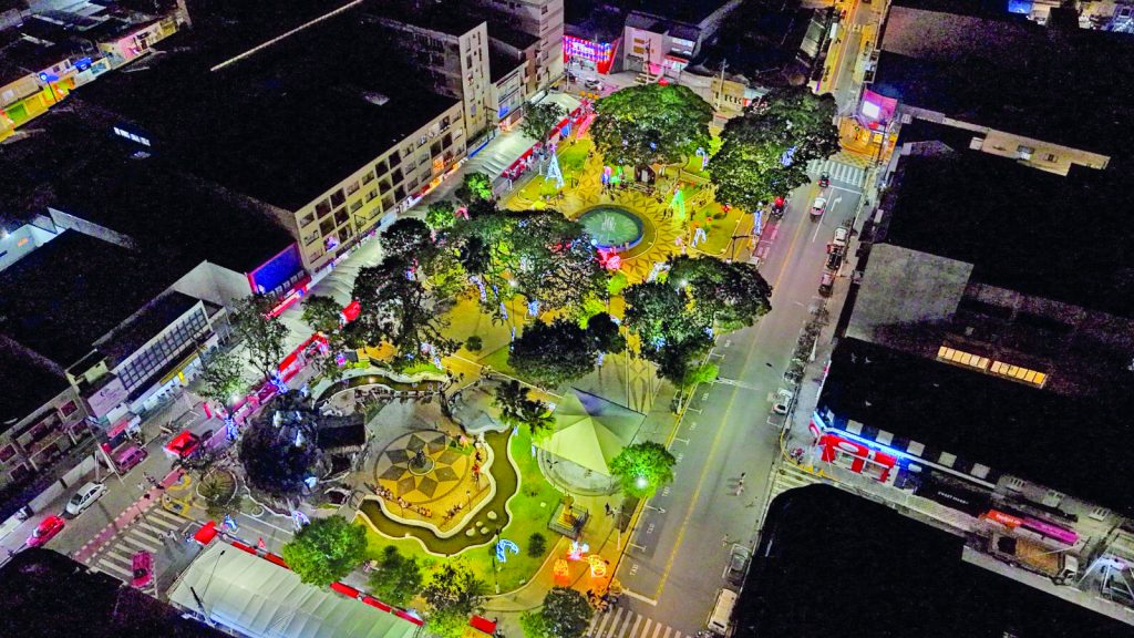 Com show de luzes e decoração, Pinda promove o Natal mais encantador do Vale do Paraíba