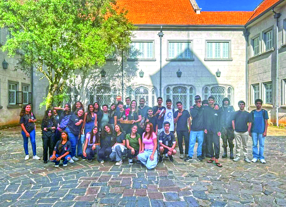 Estudantes da ‘Mário Bulcão Giúdice’ visitam Palácio do Governador em Campos do Jordão
