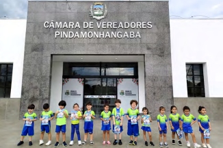 Pequenos cidadãos conhecem o Legislativo em Pindamonhangaba