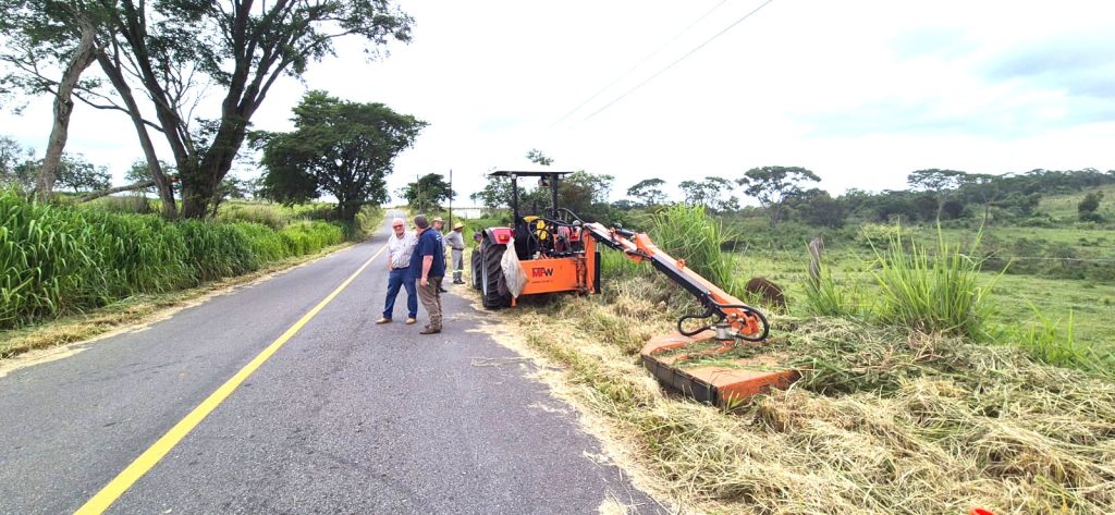 Desenvolvimento Rural acompanha serviços em estradas rurais do município