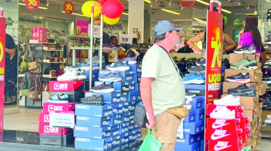 Promoções movimentam o comércio de Pindamonhangaba no período pós-Natal