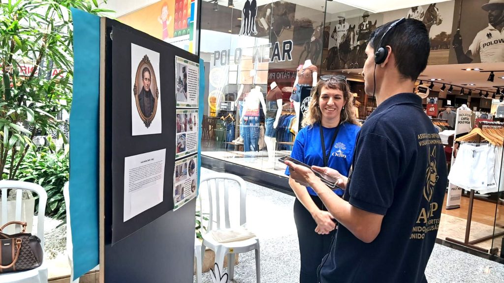 Prefeitura promove ação de inclusão com oficina de Braille no Shopping Pátio Pinda