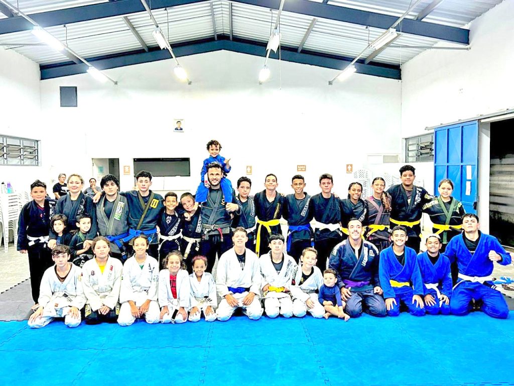 Projeto Filhos do Rei retoma aulas gratuitas de jiu-jitsu