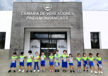 Programa “Escola Vai à Câmara” leva cidadania a mais de 400 estudantes