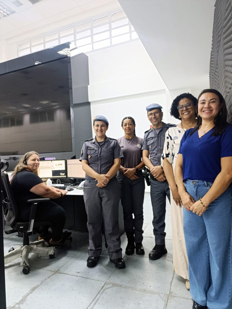 Secretaria da Mulher realiza visita institucional ao COPOM de São José dos Campos
