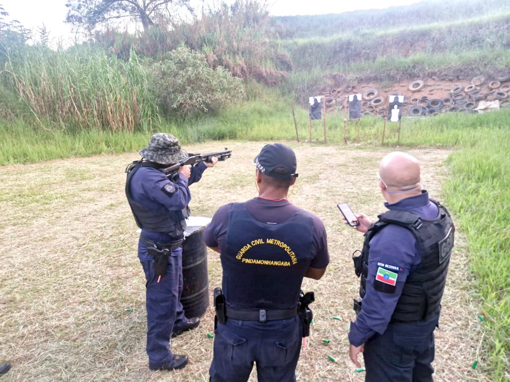 GCM realiza treinamento de instrução operacional com uso de arma calibre 12