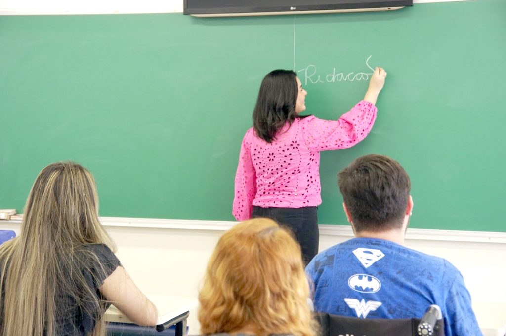 CPS divulga 329 editais em concurso público para contratação de professores