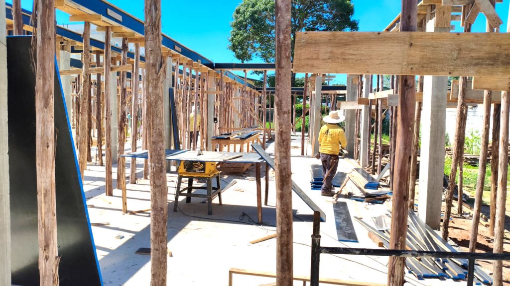 Prefeitura inicia formação de bases para laje na UBS Santana, que vai atender 3.500 pessoas