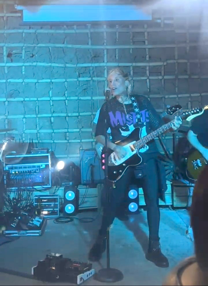 Recorde de público e novidade marcam show de Luana Camarah em Pinda