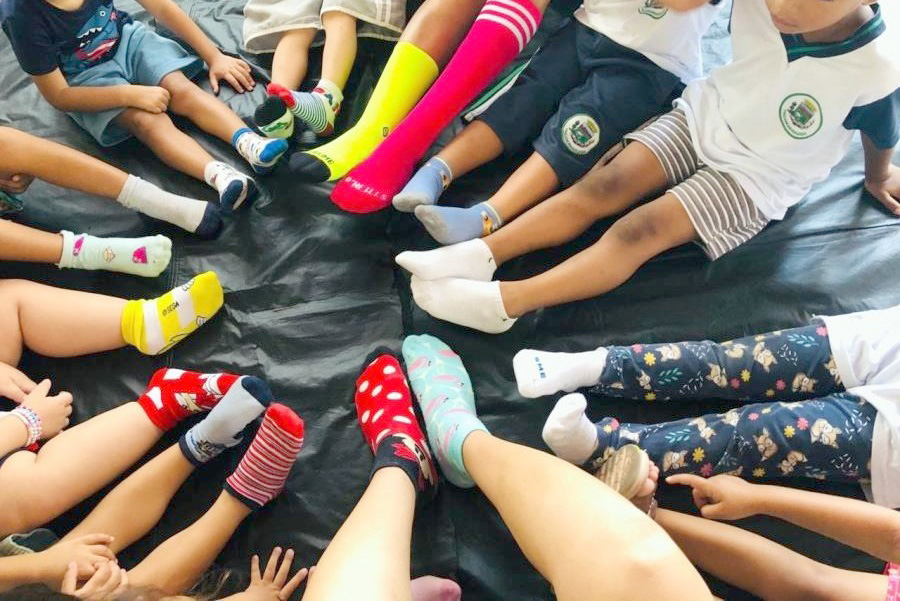 Campanha das Meias Diferentes convida população a participar de ação de conscientização sobre a Síndrome de Down