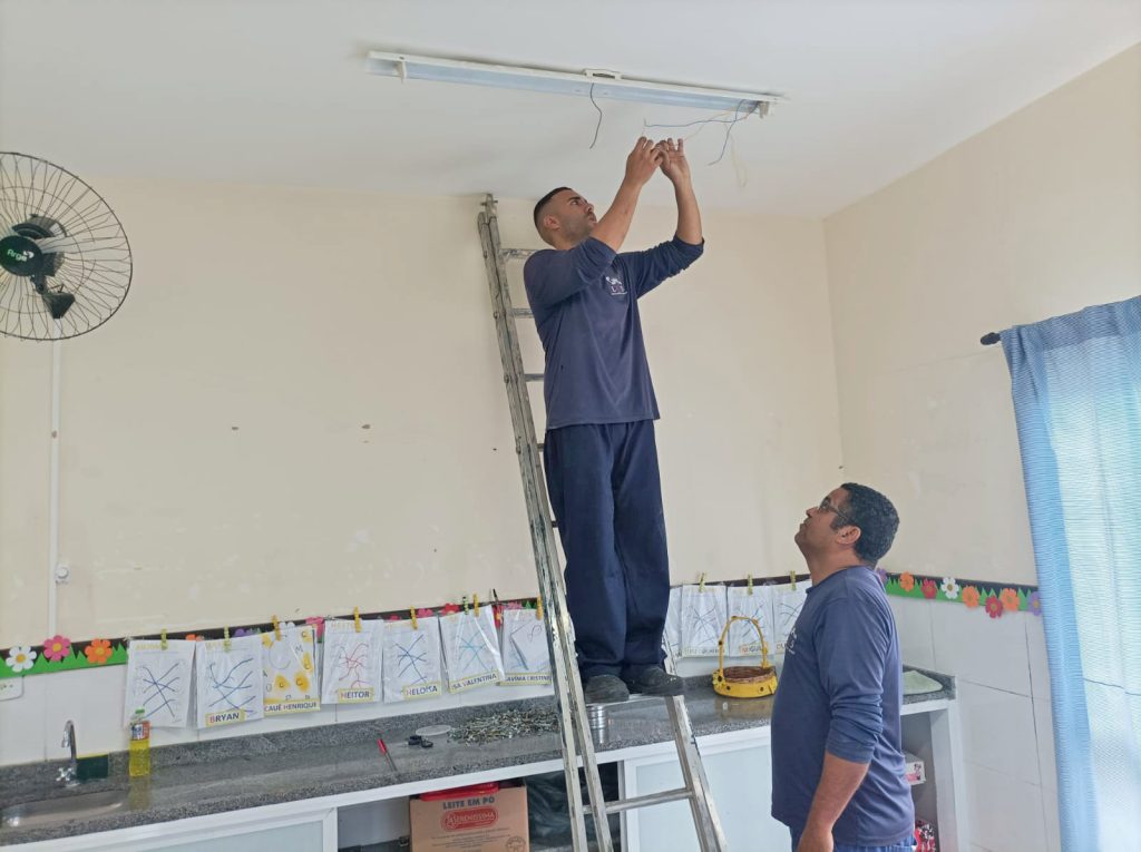 Prefeitura de Pindamonhangaba intensifica manutenção em escolas, sinalização viária e serviços urbanos em diversas regiões