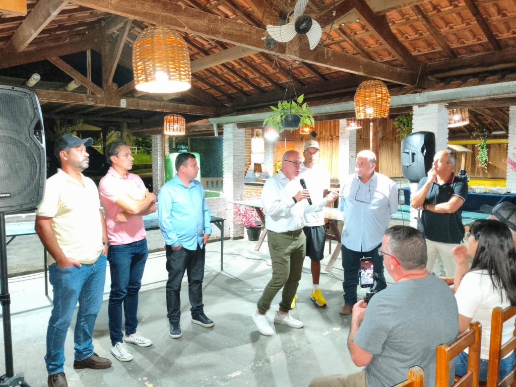 Prefeitura e Câmara se reúnem com moradores do Pinhão do Una e Pinhão do Borba para realizar melhorias