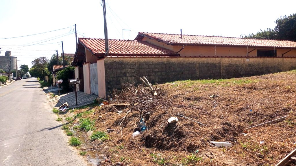Prefeitura já notificou 755 proprietários de imóveis que não limpam terreno ou mantém imóvel abandonado