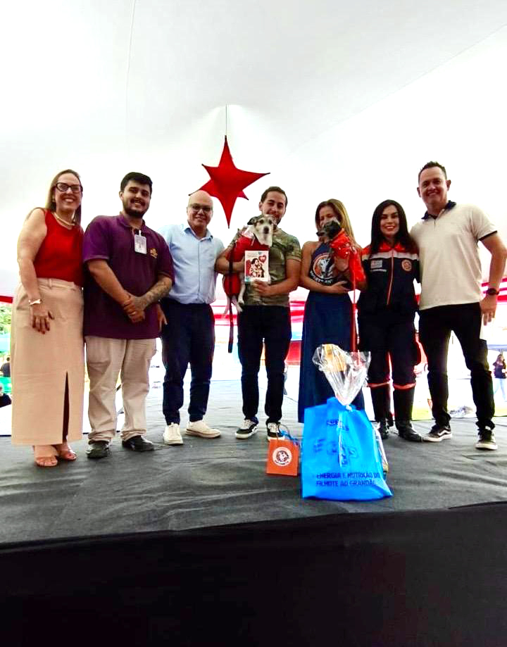 Evento “Mães de Pet” reúne famílias, tutores e animais na praça Sete de Setembro