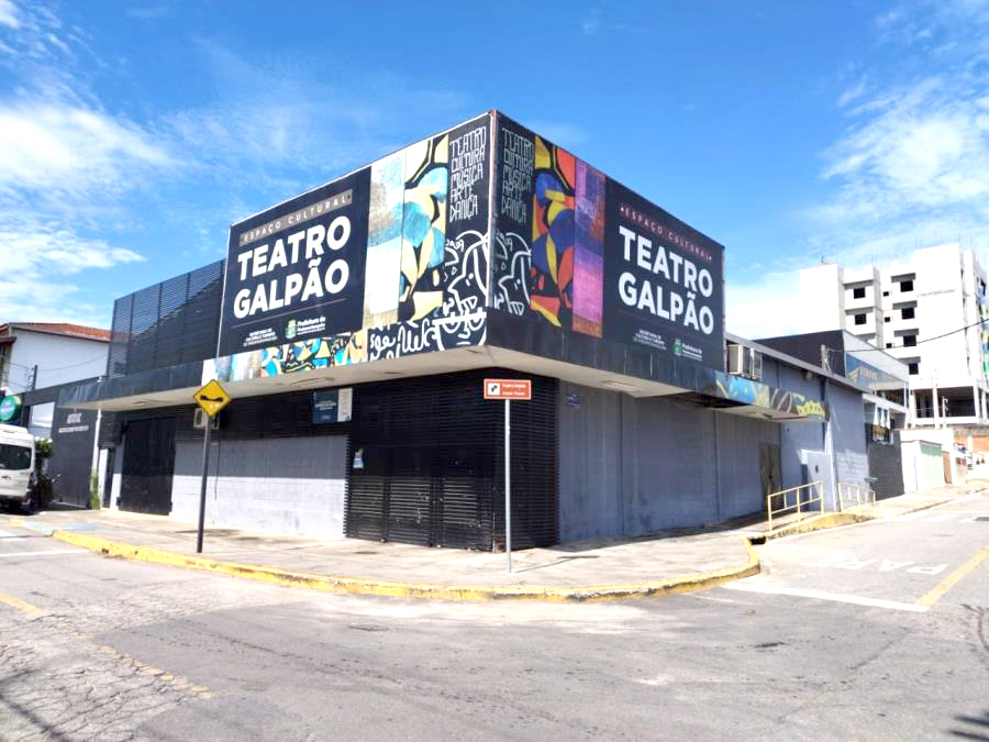 Teatro Galpão recebe show de stand-up com Nando Viana nesta sexta-feira (8)