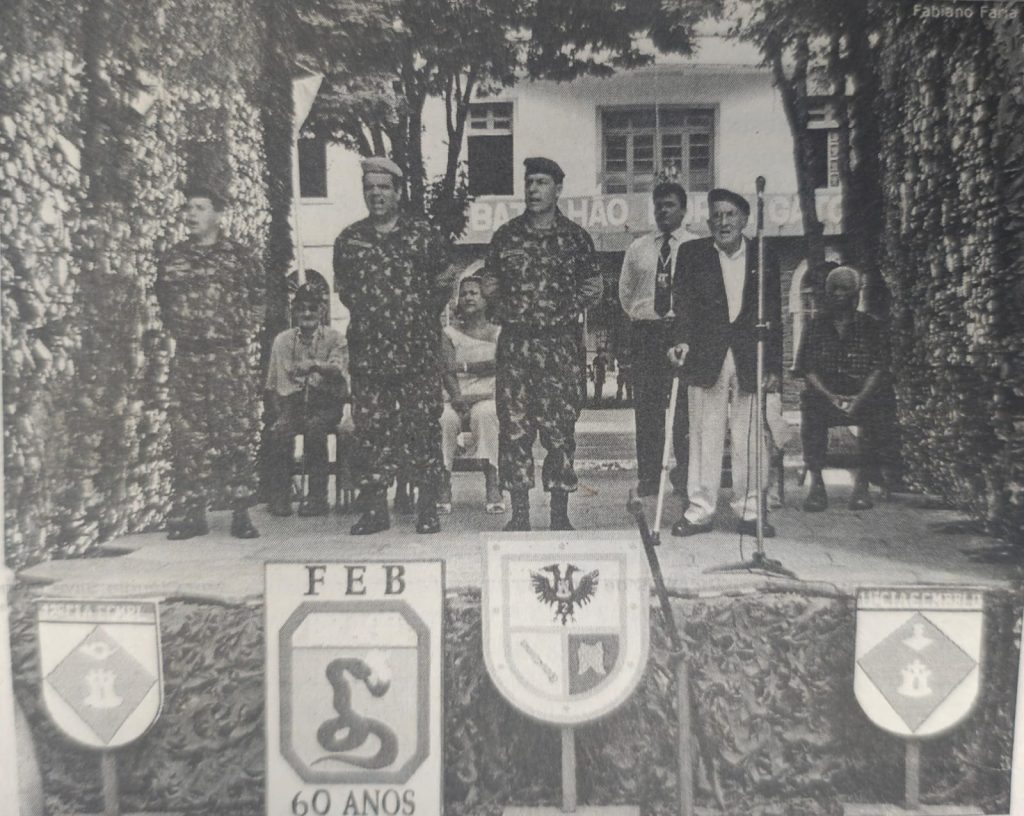 Ex-combatentes da FEB recebem homenagem em Pindamonhangaba
