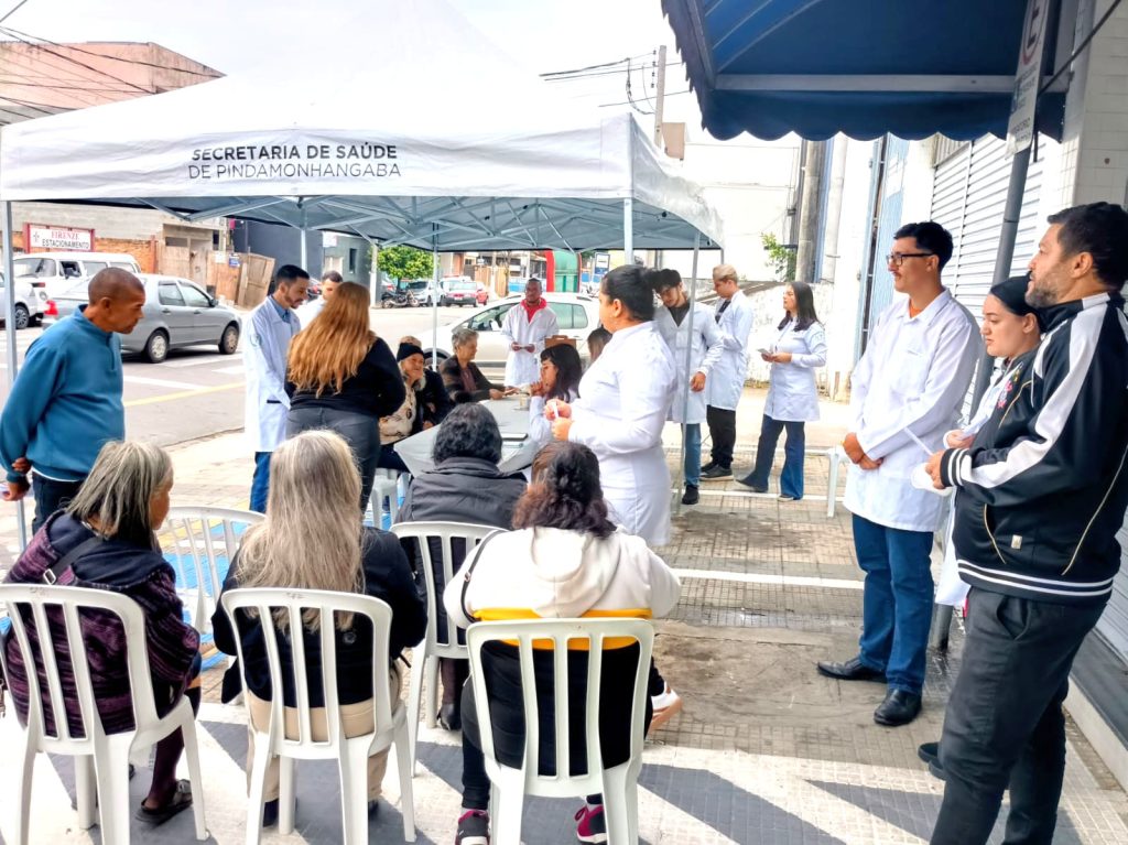 Saúde e UniFunvic promovem ação de orientação e prevenção na Farmácia Pública Central
