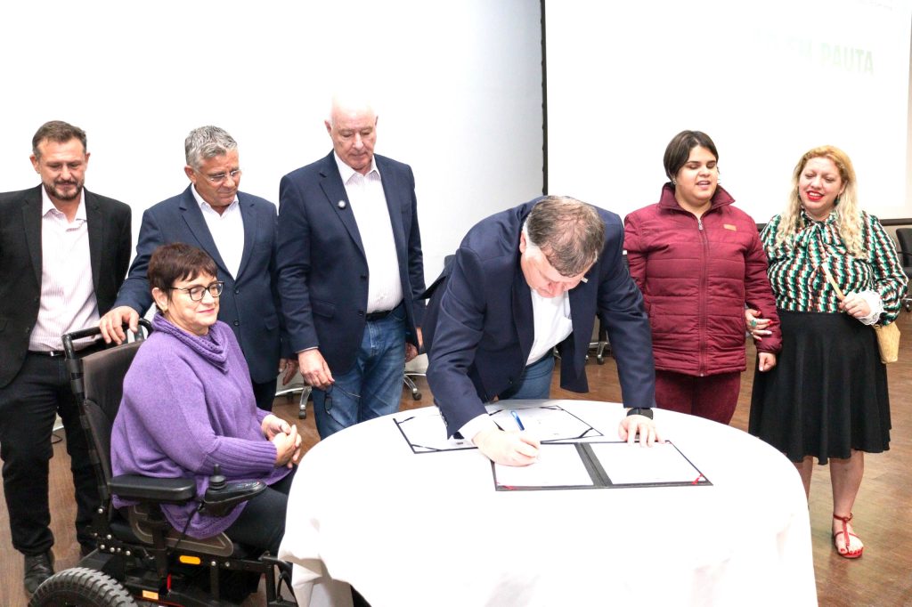 Governo de São Paulo e Prefeitura firmam três convênios para ampliar inclusão