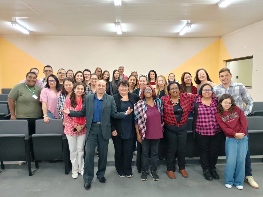 Equipe da Fisioterapia participa de palestra sobre desenvolvimento humano e inteligência emocional